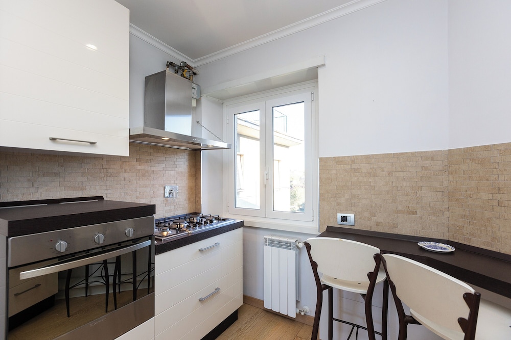 Rental in Rome Pyramid View Apartment
