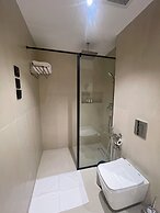 LYVAN HOTEL