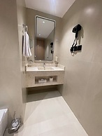 LYVAN HOTEL