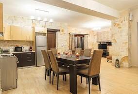 Impeccable 3-bed Villa in Anafonitria
