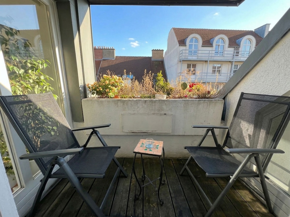 Lovely 3BR Apt With Balcony Rennweg