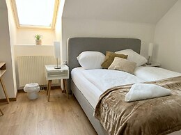 Lovely 3BR Apt With Balcony Rennweg