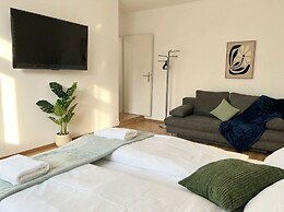Lovely 3BR Apt With Balcony Rennweg