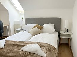 Lovely 3BR Apt With Balcony Rennweg
