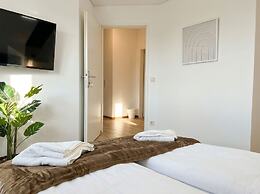 Lovely 3BR Apt With Balcony Rennweg