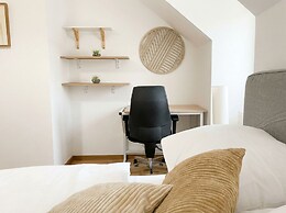 Lovely 3BR Apt With Balcony Rennweg