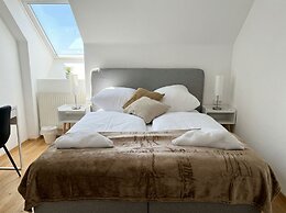 Lovely 3BR Apt With Balcony Rennweg