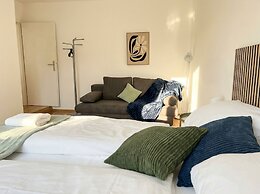 Lovely 3BR Apt With Balcony Rennweg
