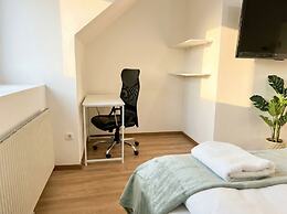 Lovely 3BR Apt With Balcony Rennweg