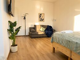 Lovely 3BR Apt With Balcony Rennweg