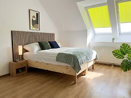 Lovely 3BR Apt With Balcony Rennweg