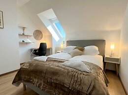 Lovely 3BR Apt With Balcony Rennweg
