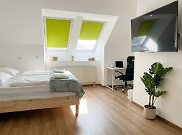 Lovely 3BR Apt With Balcony Rennweg