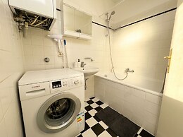 Lovely 3BR Apt With Balcony Rennweg