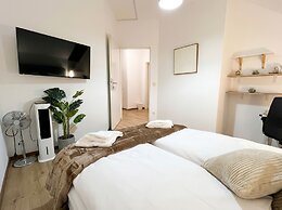 Lovely 3BR Apt With Balcony Rennweg
