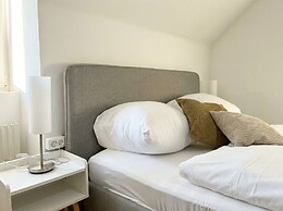 Lovely 3BR Apt With Balcony Rennweg