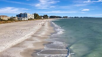 Holmes Beachfront Oasis