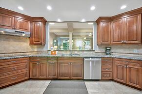 Holmes Beachfront Oasis