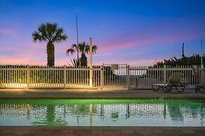 Holmes Beachfront Oasis