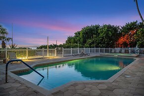 Holmes Beachfront Oasis