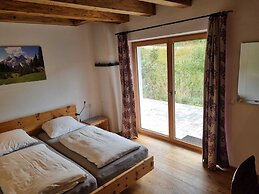 Schickster Mountain Lodge