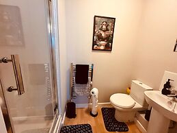 Middlesbrough Stylish Flat 2 Bedrooms & 2 Bathrooms & Private Parking-