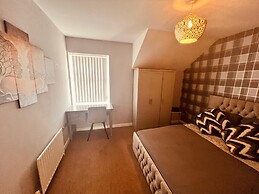 Middlesbrough Stylish Flat 2 Bedrooms & 2 Bathrooms & Private Parking-