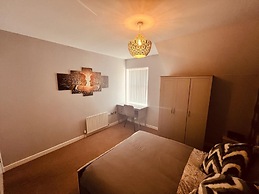 Middlesbrough Stylish Flat 2 Bedrooms & 2 Bathrooms & Private Parking-