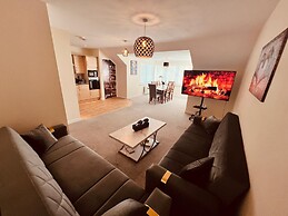 Middlesbrough Stylish Flat 2 Bedrooms & 2 Bathrooms & Private Parking-