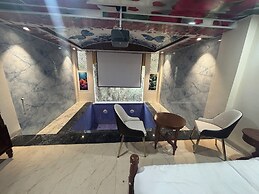 RAJMAHAL HOTEL & RESORT