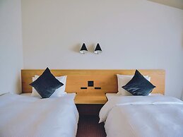 BIRD HOTEL