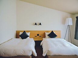 BIRD HOTEL