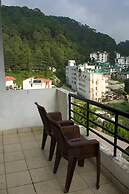 Hotel Dark Clouds