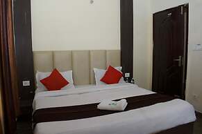 Hotel Dark Clouds