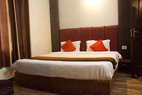 Hotel Dark Clouds
