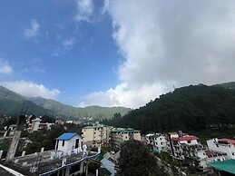 Hotel Dark Clouds