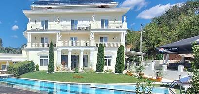 Aleksion Palace