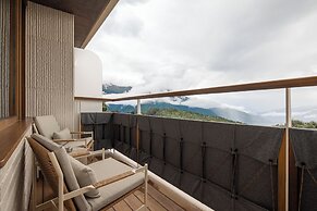 LOSTVILLA Deqin Meri Snow Mountain