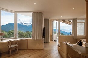LOSTVILLA Deqin Meri Snow Mountain