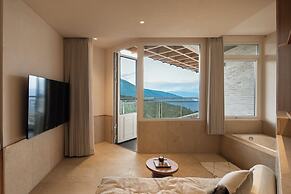 LOSTVILLA Deqin Meri Snow Mountain