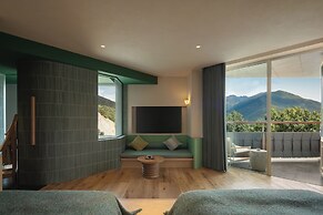 LOSTVILLA Deqin Meri Snow Mountain