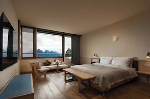 LOSTVILLA Deqin Meri Snow Mountain