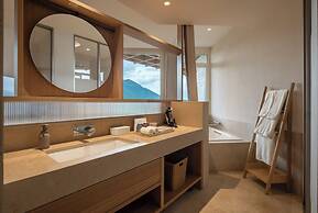 LOSTVILLA Deqin Meri Snow Mountain