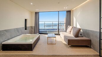 Sokcho W Spa Poolvilla