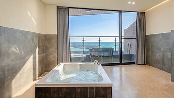 Sokcho W Spa Poolvilla