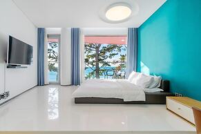 Boryeong Lavar Pool Villa