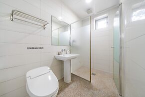 Boryeong Lavar Pool Villa