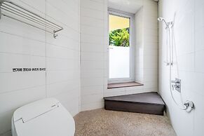 Boryeong Lavar Pool Villa