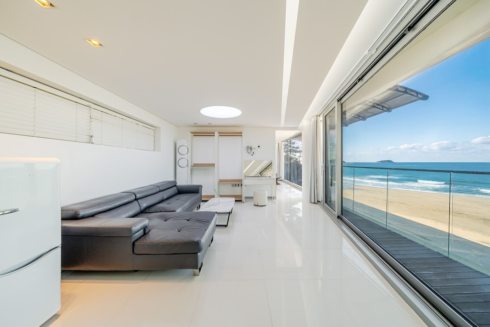 Boryeong Lavar Pool Villa