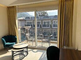 Amritara Chakra River Resort